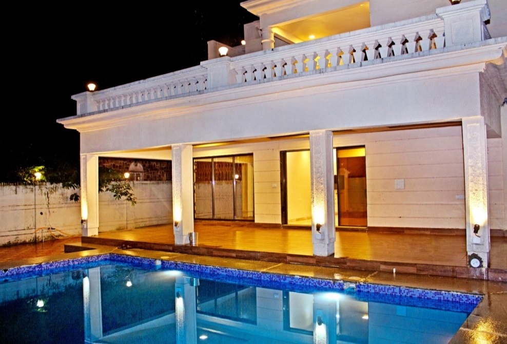 3BHK farmhouse in panvel with pool on rent where guests can enjoy thier weekends